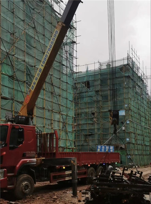 邵阳县“慢工细活”—— 吊车的 “微动控制” 技术