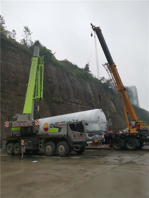 邵阳县“不怕风雨冻”—— 吊车的 “恶劣环境适应” 技术